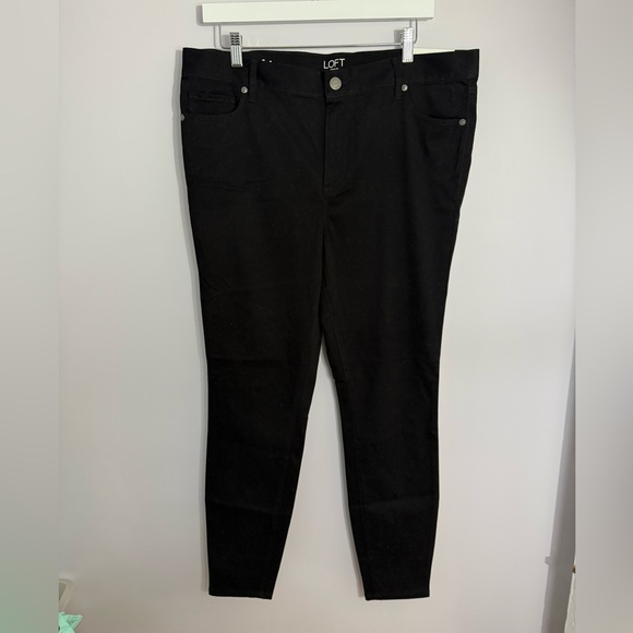 LOFT Pants - ❗️MOVING SALE❗️ LOFT Women's Classic Black Leggings